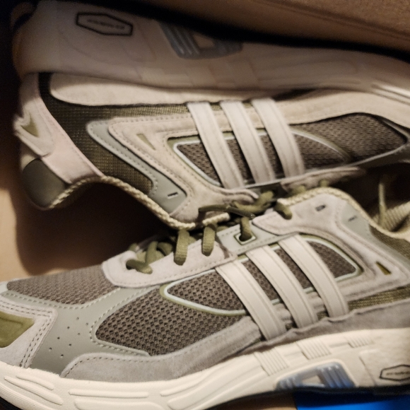 Adidas size 10.5m green BRAND BEW W OG BOX - Picture 2 of 5